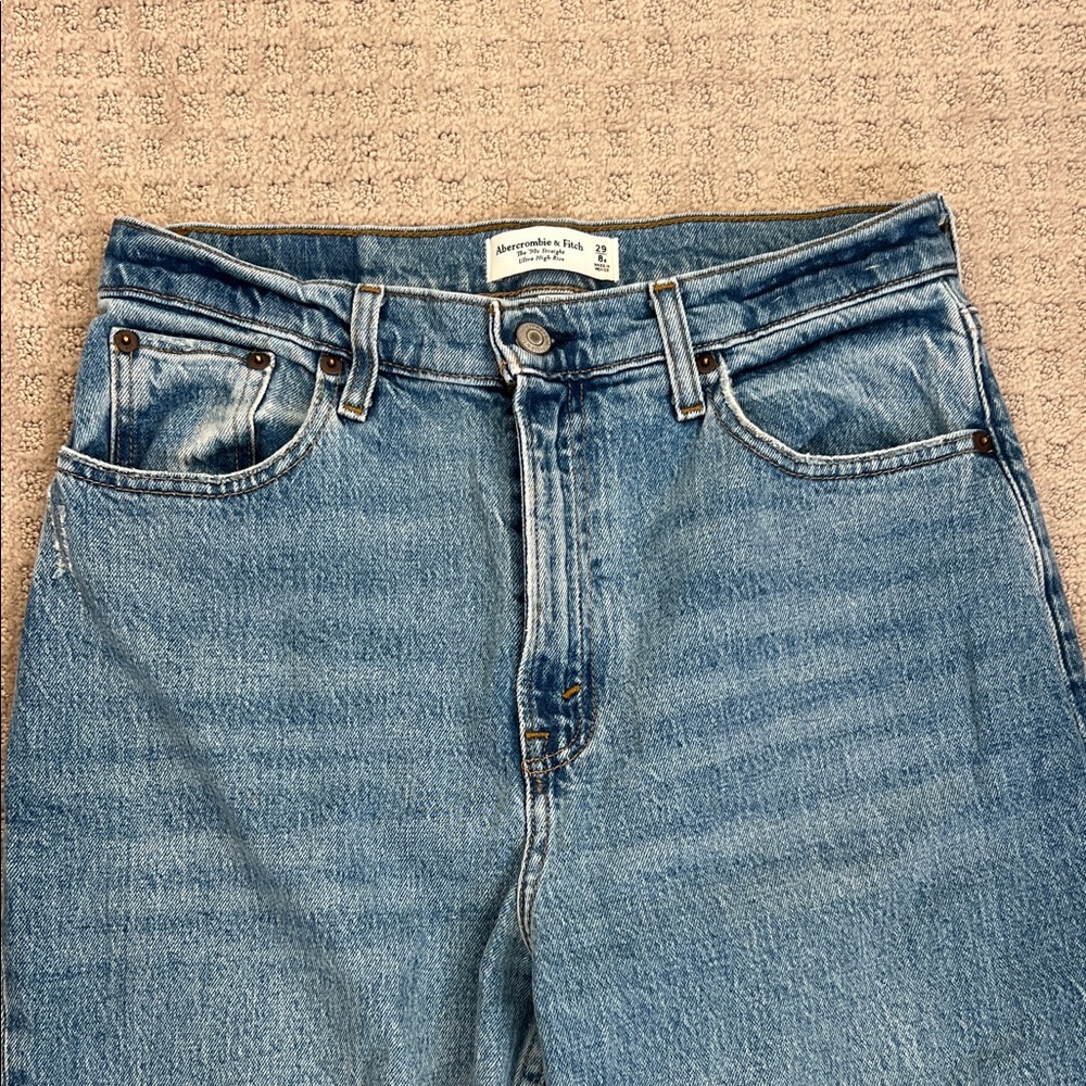 A&F Ultra High Rise Straight Jean - Picture 2 of 5
